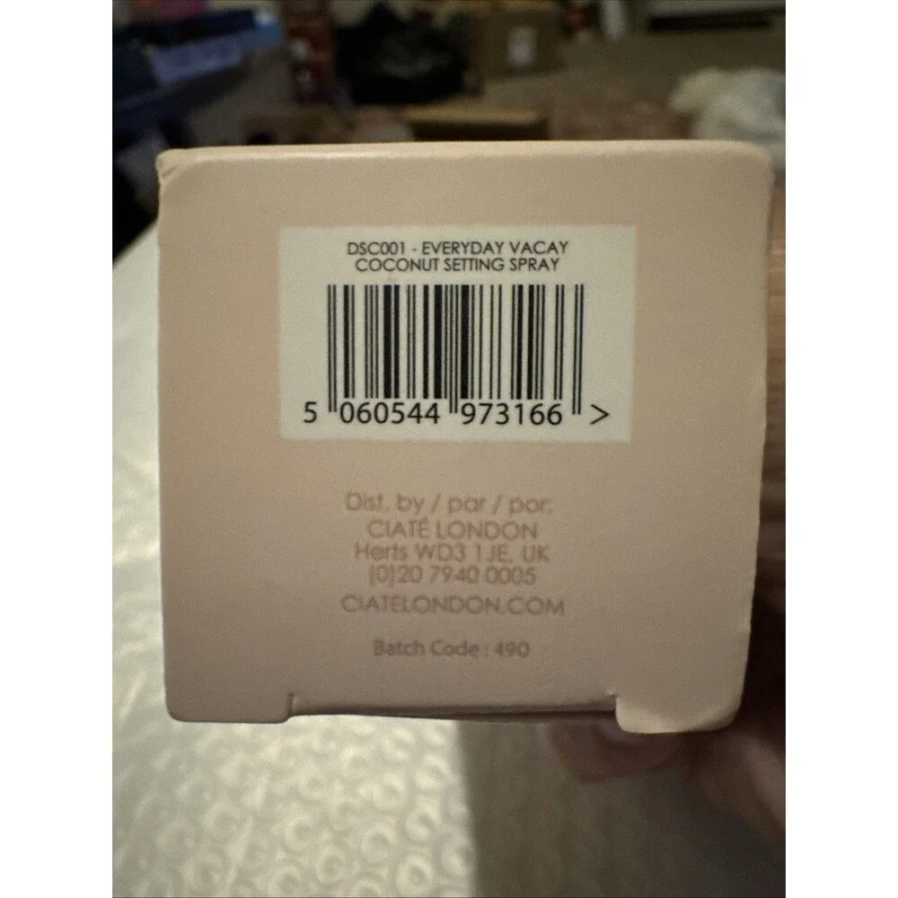 NIB Ciate London Everyday Vacay Dewey Coconut Setting Mist 2.53 Oz ***